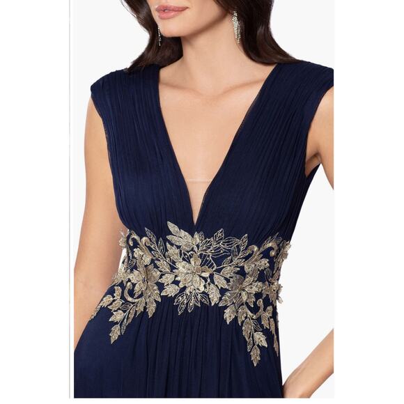 Betsy & Adam V-Neck Cap Sleeve Floral Applique Bodice A-Line Gown 4 NWT - Picture 2 of 13